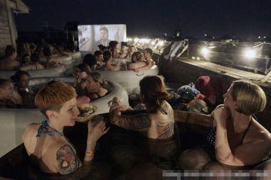 av无限看洗澡,一场视觉与伦理的碰撞